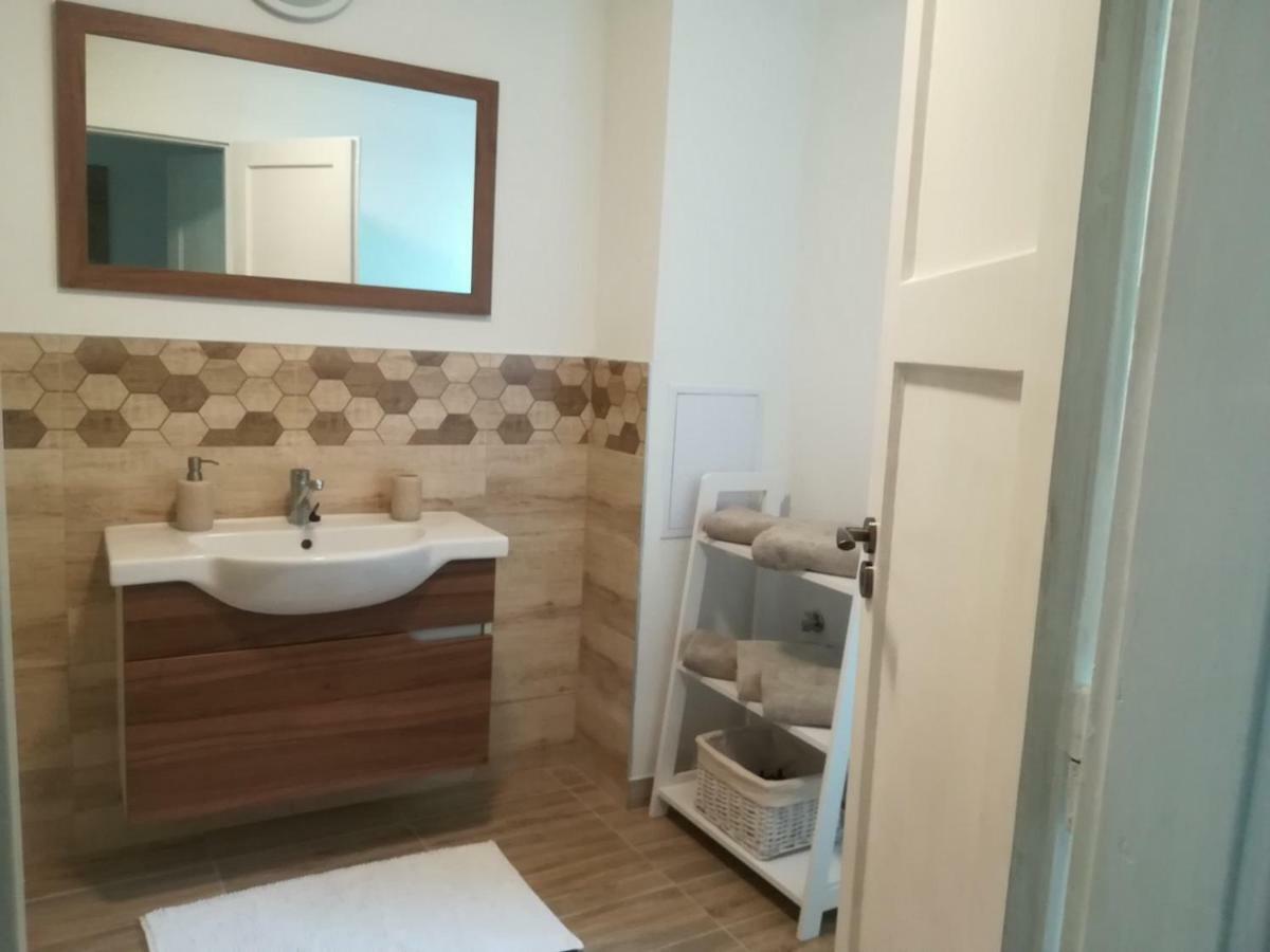 Pod Zamkom Apartment Кремница Екстериор снимка