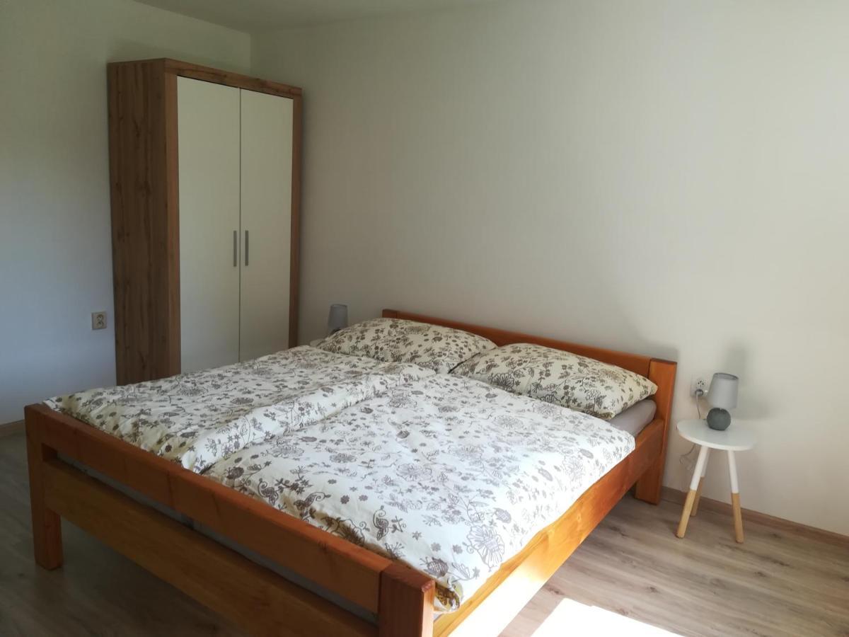 Pod Zamkom Apartment Кремница Екстериор снимка